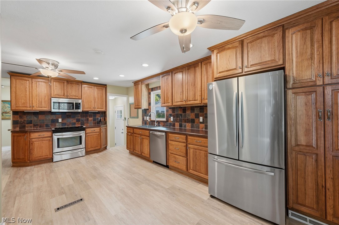 6684 Bonnieview Road Cleveland, OH 44143 - Photo 8 of 29