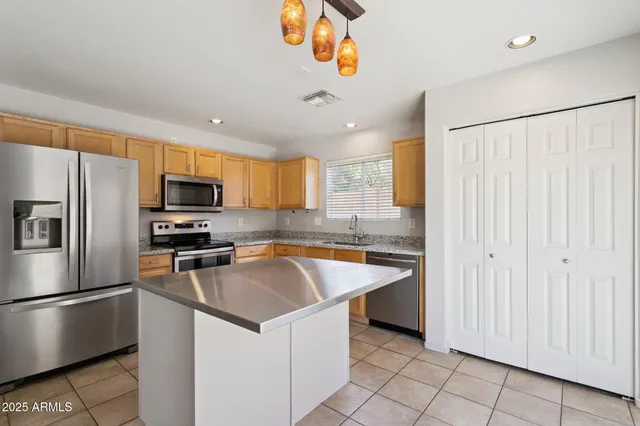 $2,300 | 17606 North 17th Place, Unit 1125, Phoenix, AZ 85022