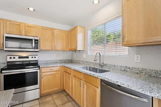 $2,300 | 17606 North 17th Place, Unit 1125, Phoenix, AZ 85022