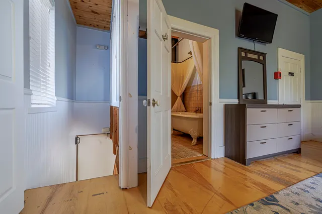 $869,000 | 19 Naskeag Point Road, Brooklin, ME 04616