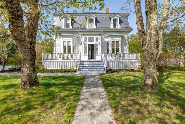 $869,000 | 19 Naskeag Point Road, Brooklin, ME 04616