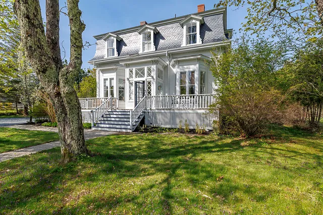 $869,000 | 19 Naskeag Point Road, Brooklin, ME 04616