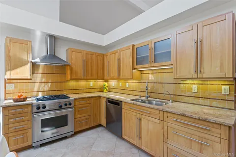 $1,095,000 | 1 Deerfoot Lane, Yonkers, NY 10710