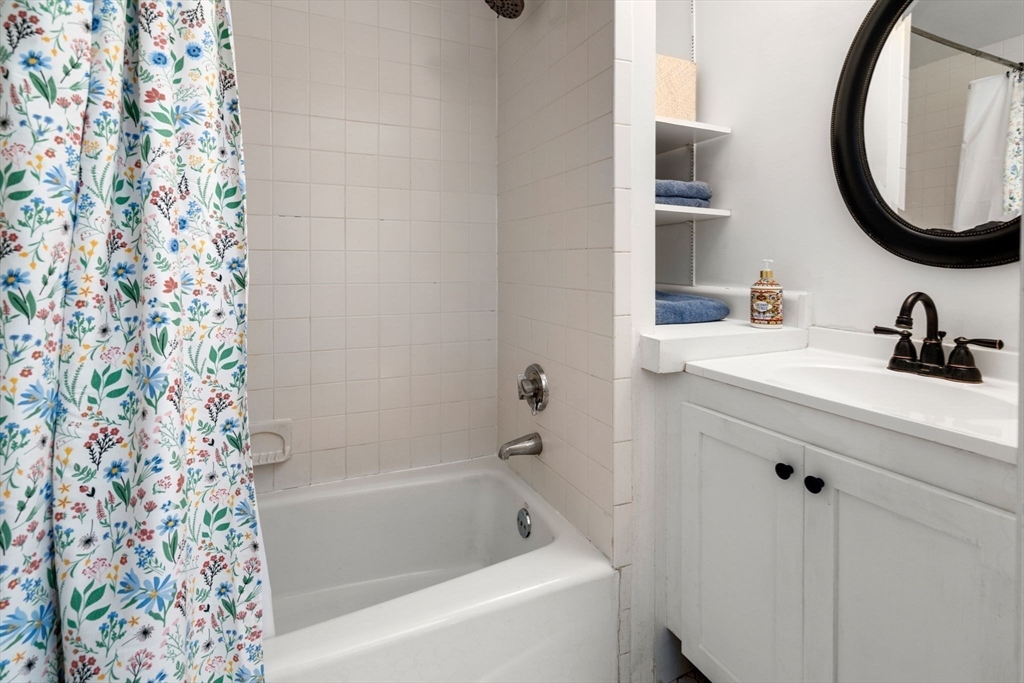 335 Conant Road Weston, MA 02493 - Photo 25 of 31 a bathroom with a bathtub a sink and a mirror