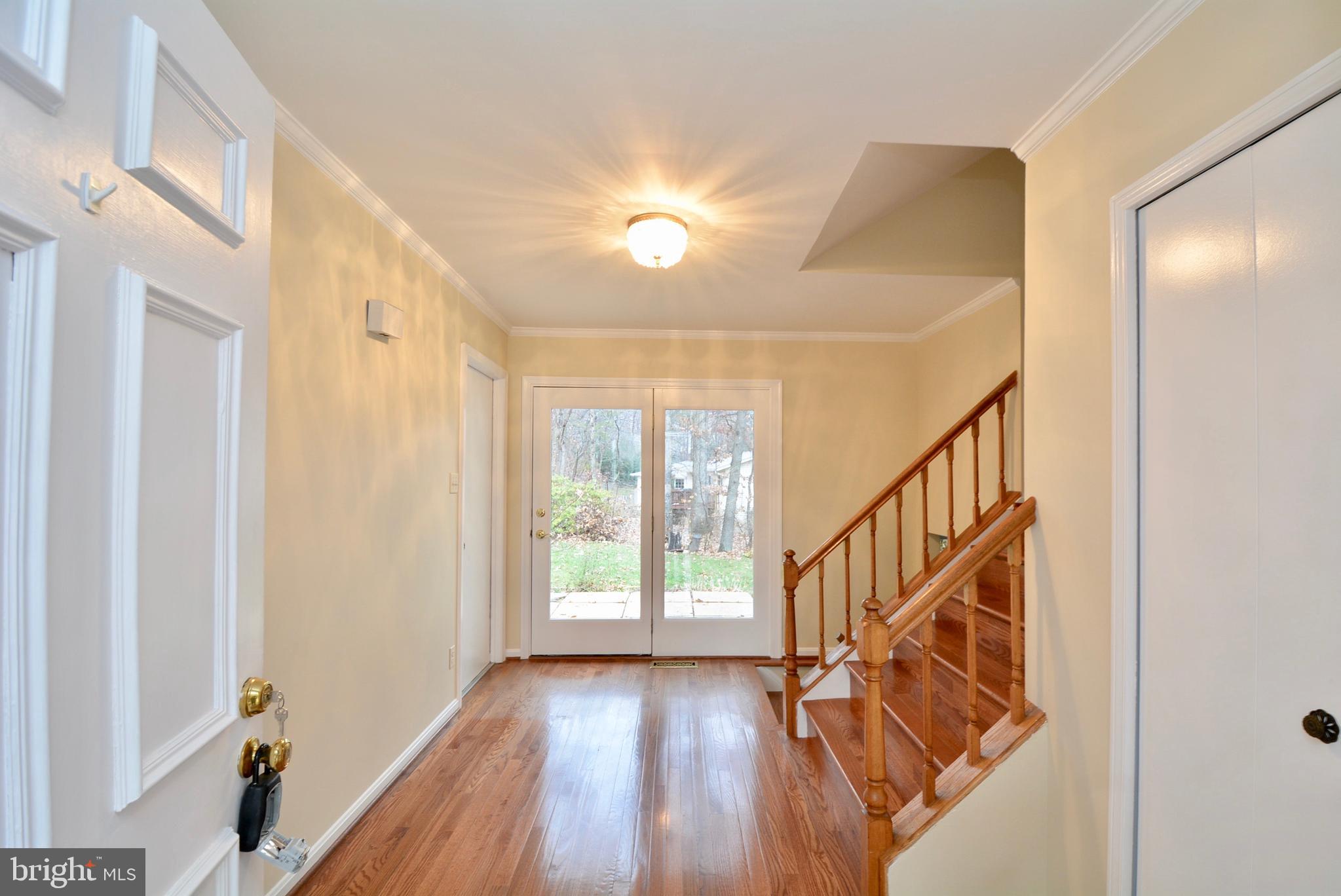 6911 Rochambeau Place Springfield, VA 22153 - Photo 3 of 45 Foyer