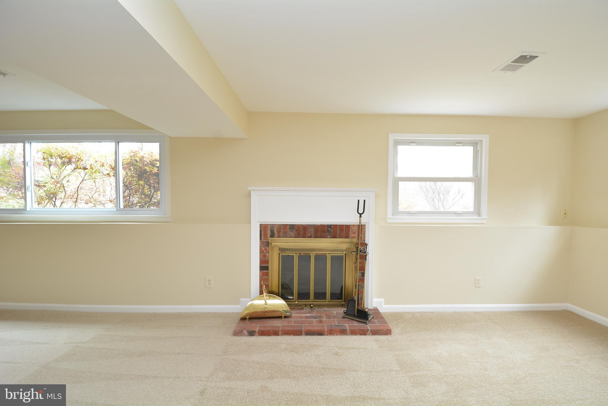 6911 Rochambeau Place Springfield, VA 22153 - Photo 28 of 45 Family Room