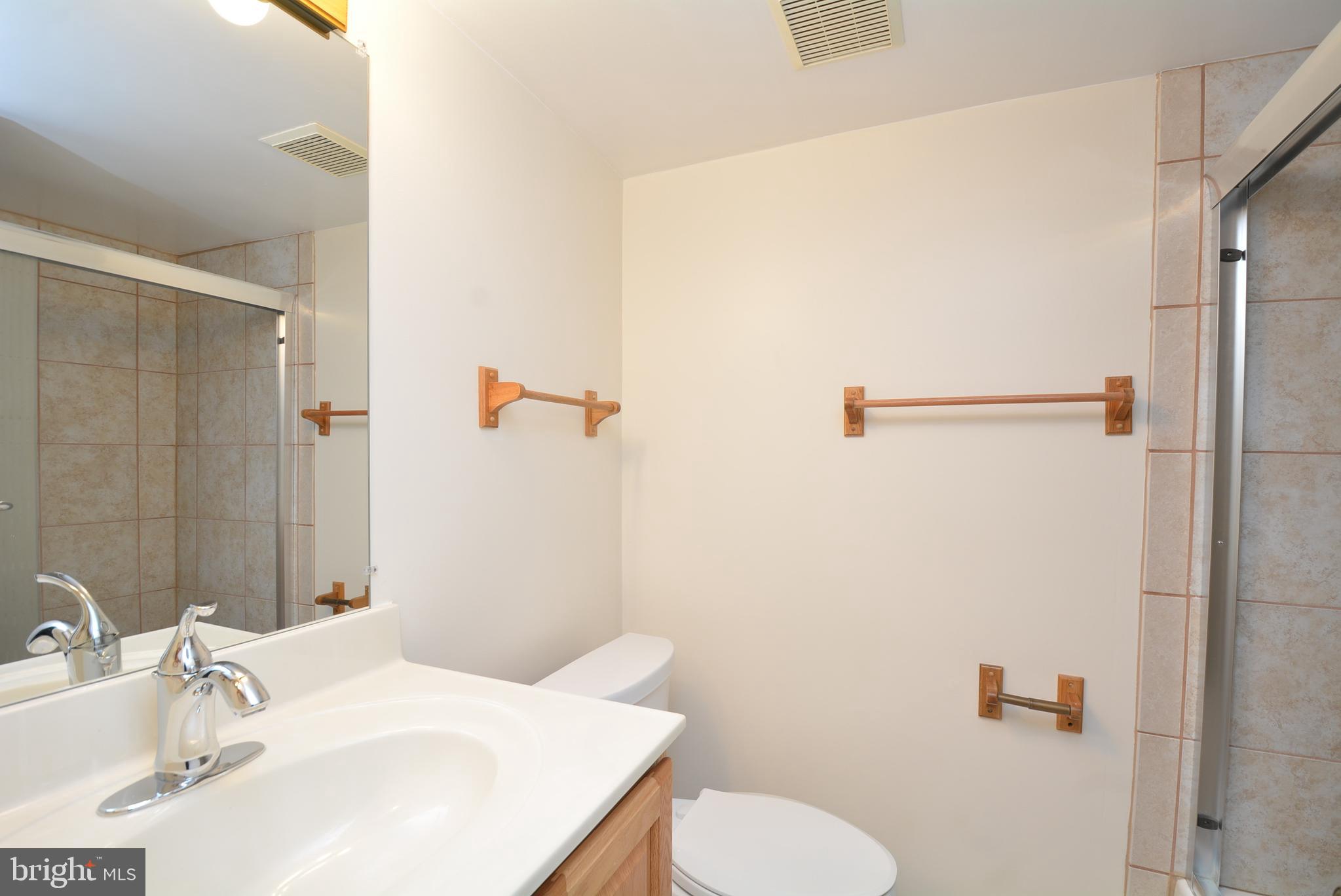 6911 Rochambeau Place Springfield, VA 22153 - Photo 33 of 45 Hall Bath