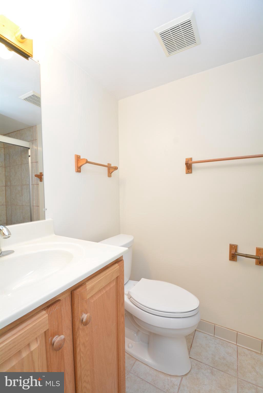 6911 Rochambeau Place Springfield, VA 22153 - Photo 34 of 45 Hall Bath