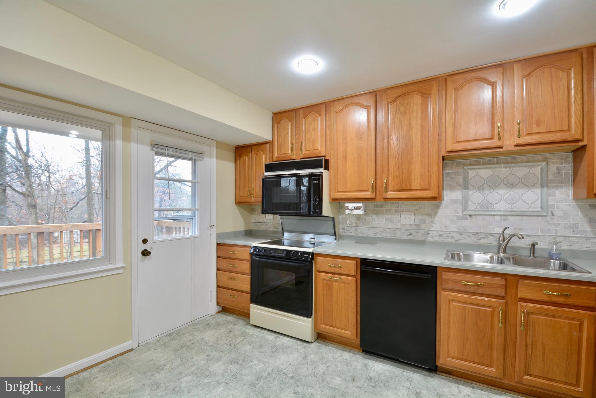 6911 Rochambeau Place Springfield, VA 22153 - Photo 5 of 45 Kitchen