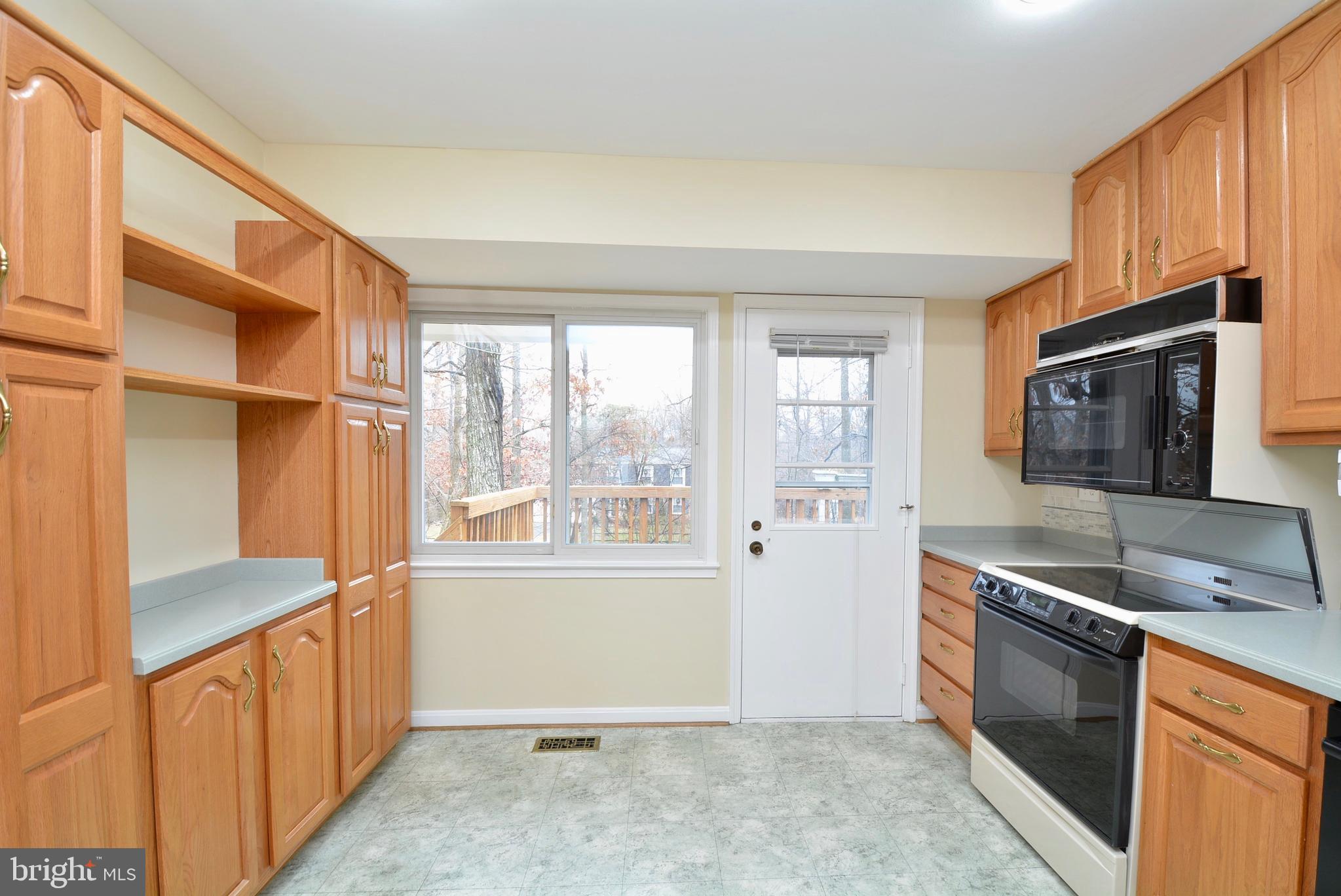 6911 Rochambeau Place Springfield, VA 22153 - Photo 6 of 45 Kitchen