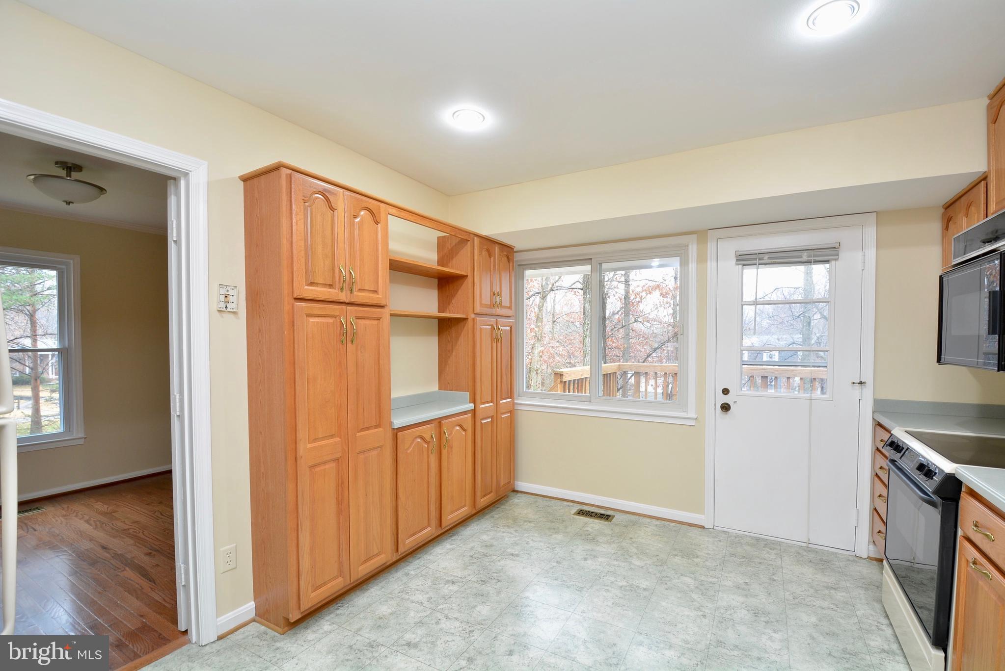 6911 Rochambeau Place Springfield, VA 22153 - Photo 7 of 45 Kitchen