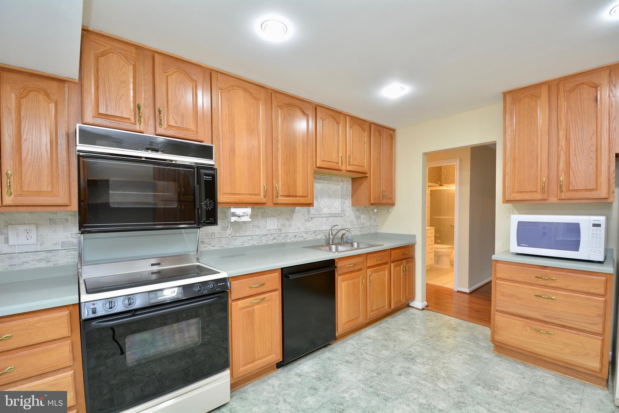 6911 Rochambeau Place Springfield, VA 22153 - Photo 8 of 45 Kitchen