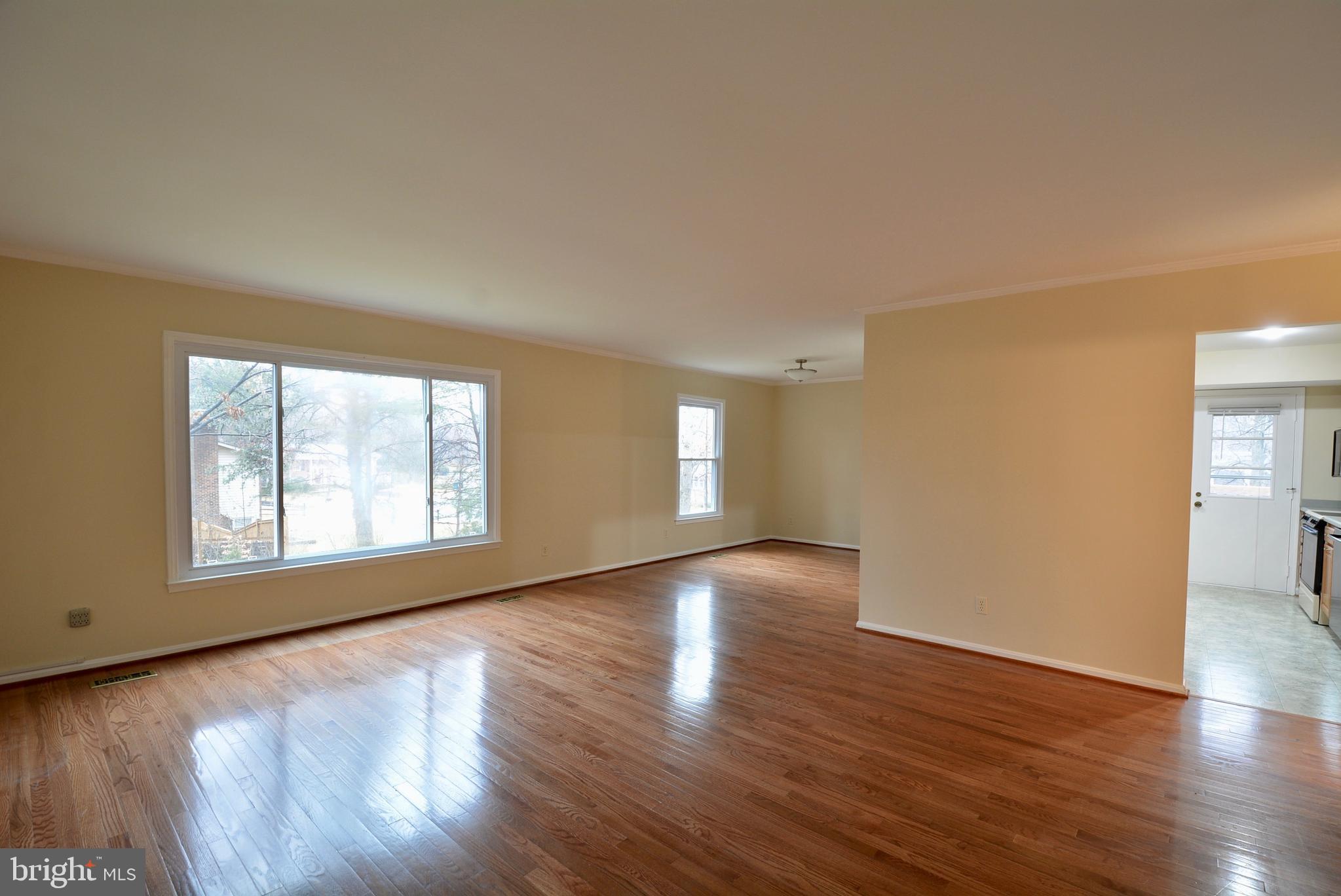 6911 Rochambeau Place Springfield, VA 22153 - Photo 10 of 45 Living Room/Dining Room
