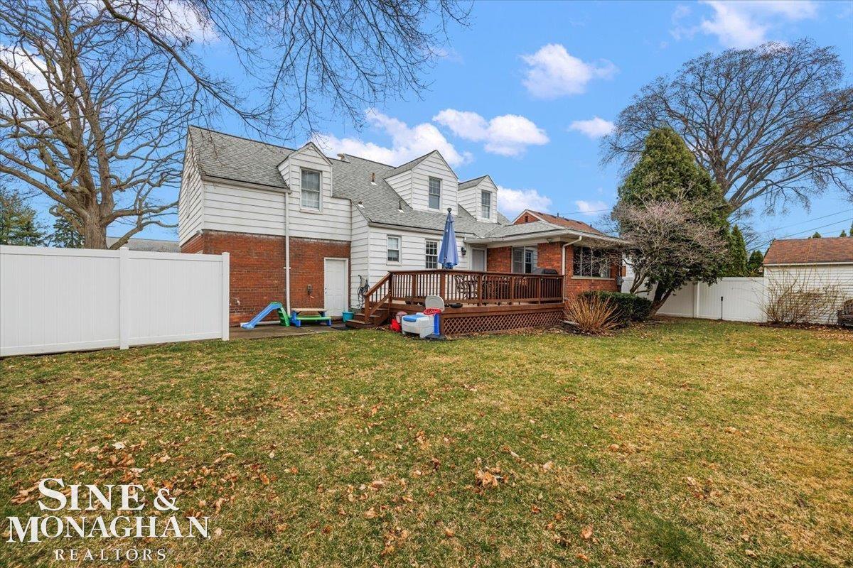 2207 Hawthorne Road Grosse Pointe Woods, MI 48236 - Photo 38 of 42