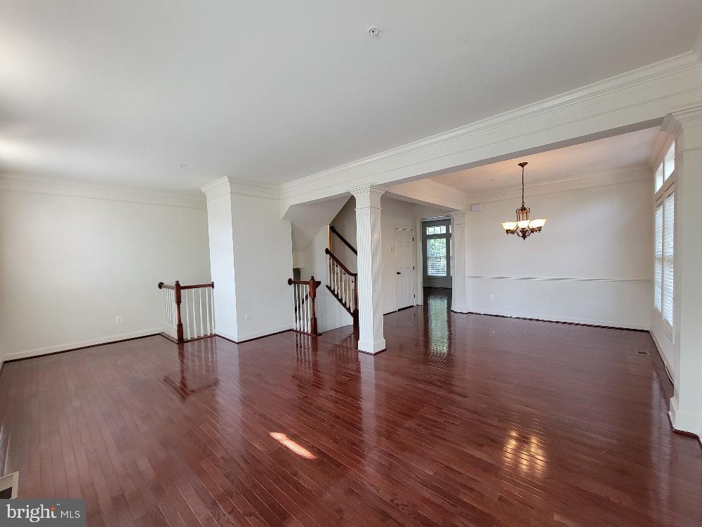 806 West Glebe Road Alexandria, VA 22305 - Photo 11 of 22 Main Level Living Room