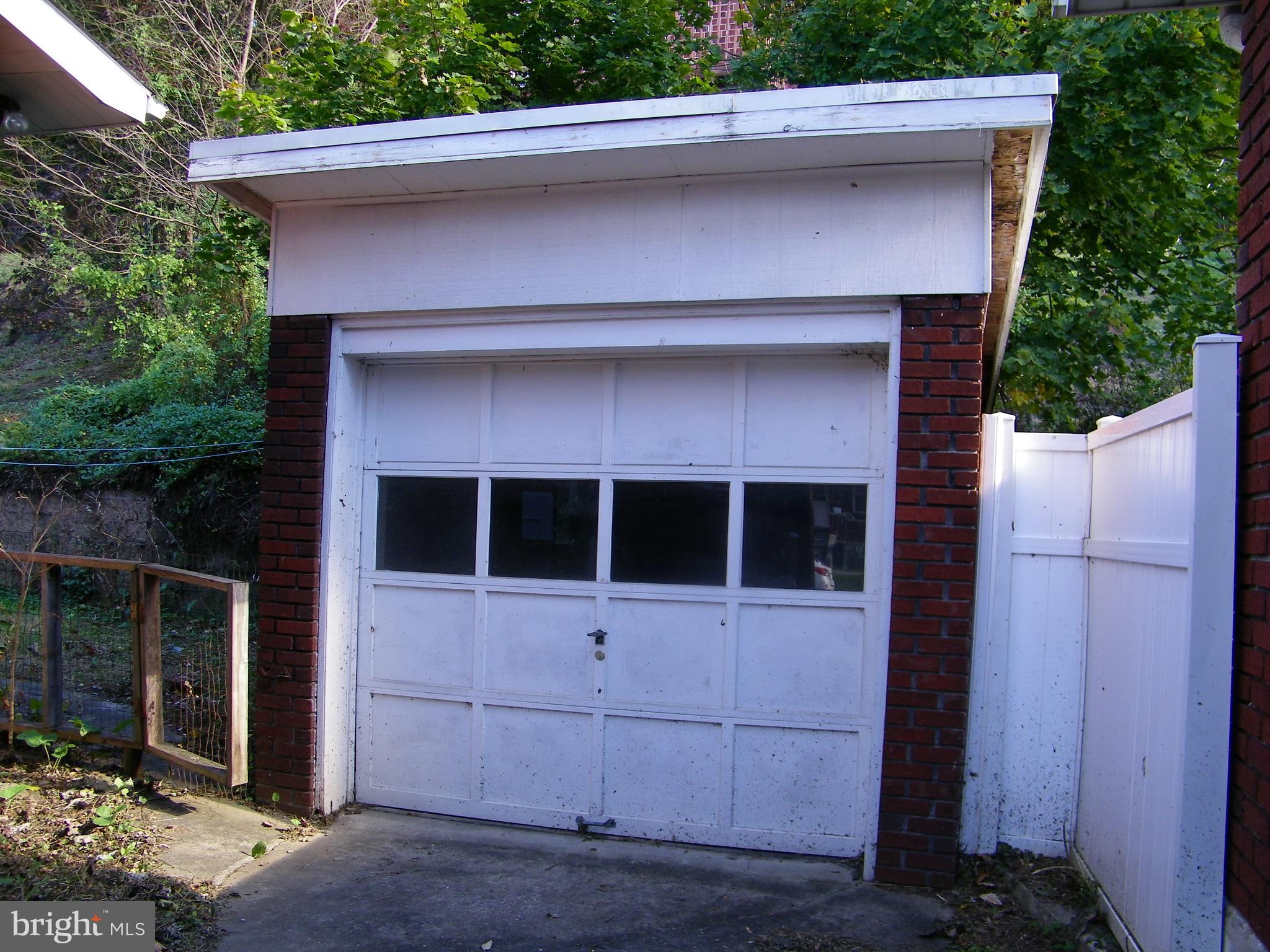 617 Frederick Street Cumberland, MD 21502 - Photo 4 of 16 a view of front of a house