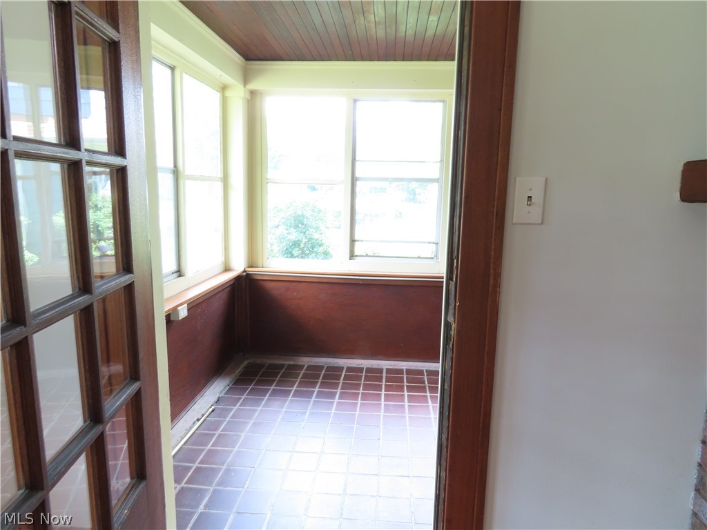 4039 Bluestone Road Cleveland, OH 44121 - Photo 12 of 35