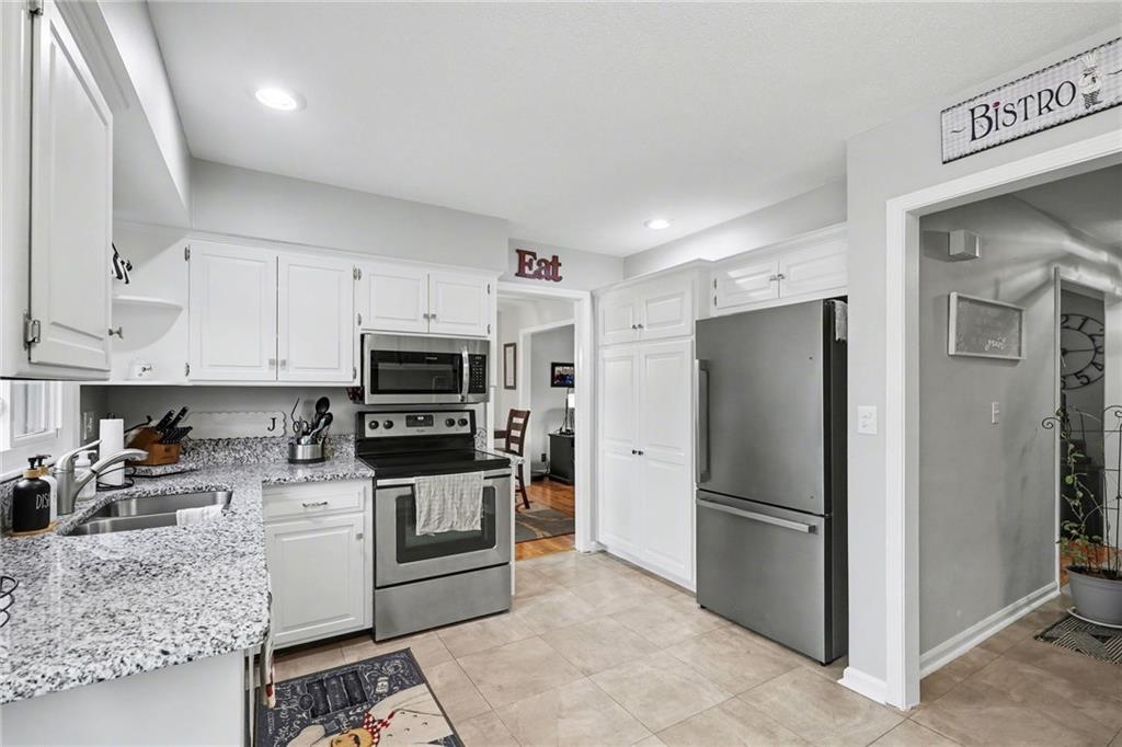 3201 Southwest Plass Avenue Topeka, KS 66611 - Photo 12 of 40