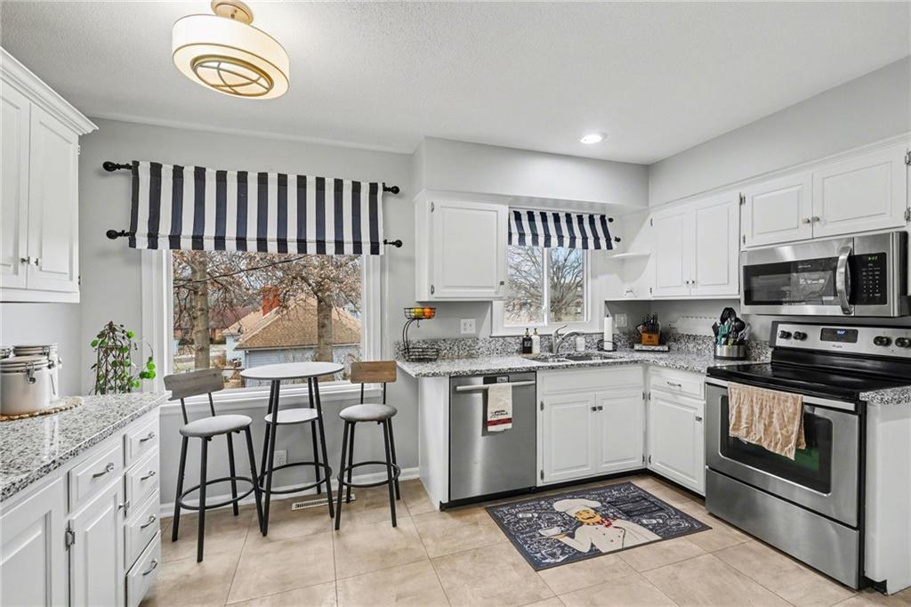 3201 Southwest Plass Avenue Topeka, KS 66611 - Photo 13 of 40