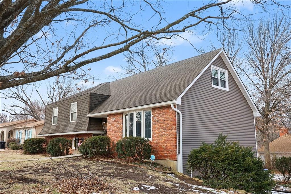 3201 Southwest Plass Avenue Topeka, KS 66611 - Photo 3 of 40