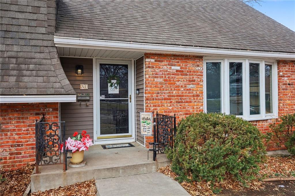 3201 Southwest Plass Avenue Topeka, KS 66611 - Photo 4 of 40