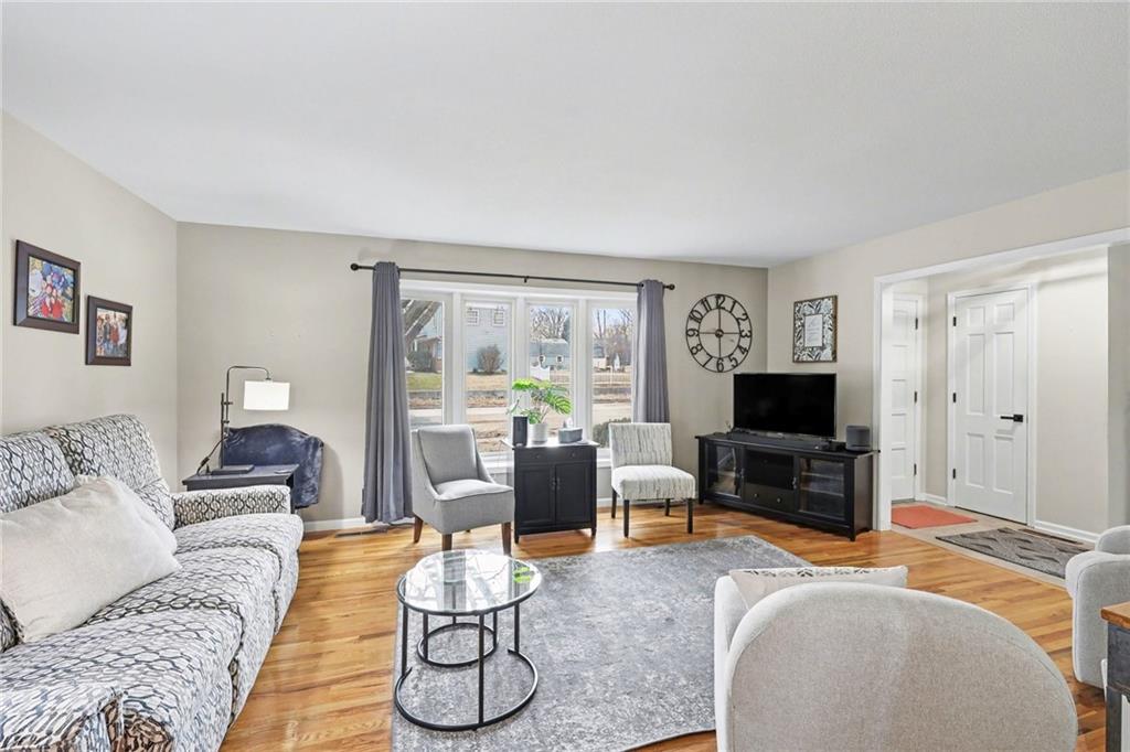 3201 Southwest Plass Avenue Topeka, KS 66611 - Photo 7 of 40