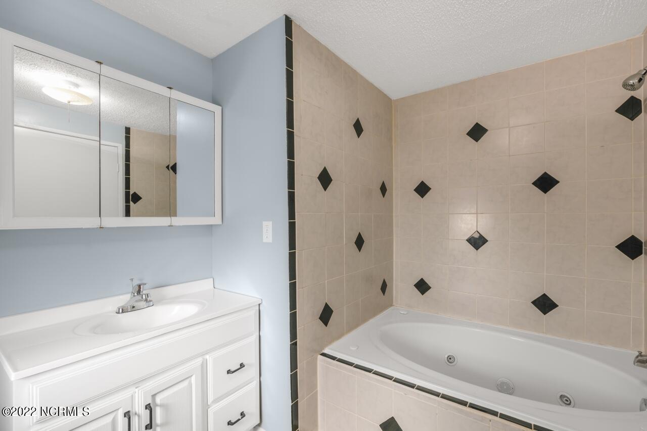 7830 Tedder Road Lucama, NC 27851 - Photo 17 of 35 Master Bath