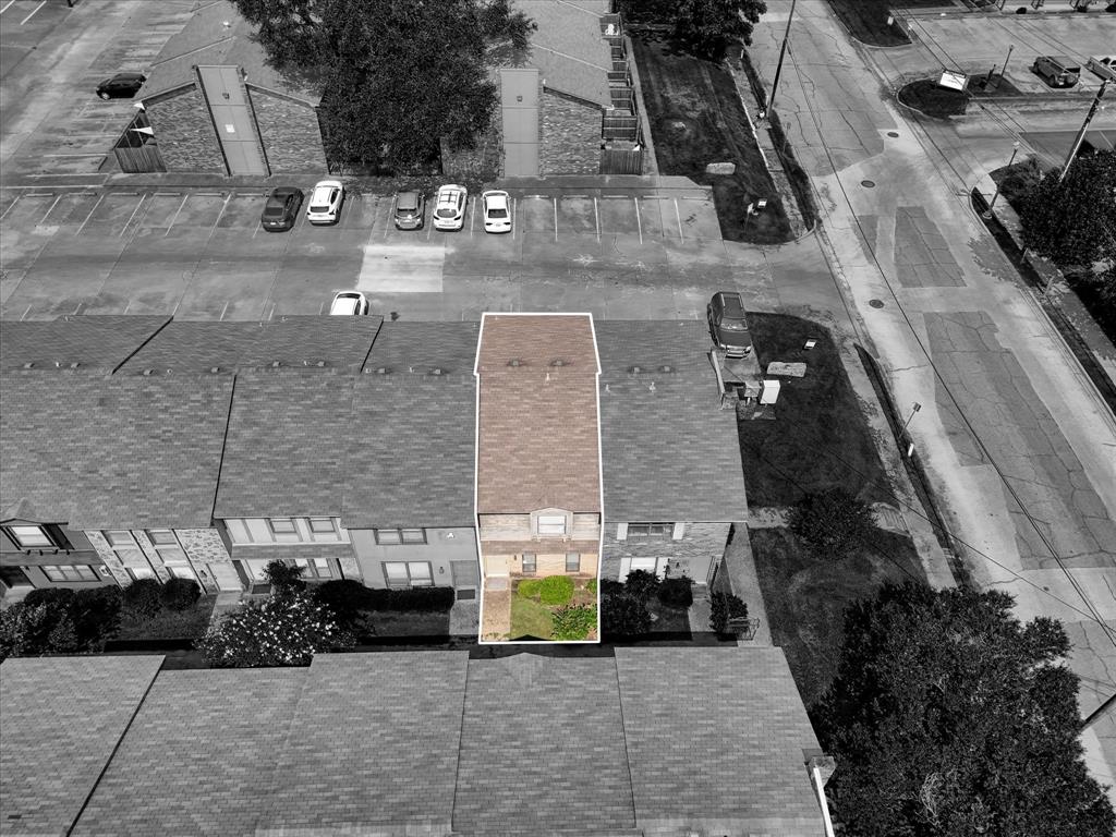 1365 South 11th Street Waco, TX 76706 - Photo 4 of 21 a view of building with couch