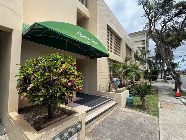 $3,300 | 2474 Kapiolani Boulevard, Unit 401, Honolulu, HI 96826