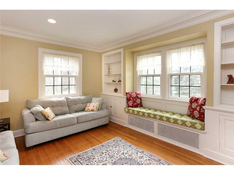 229 Gladstone Road Pittsburgh, PA 15217 - Photo 5 of 25 Living Room.