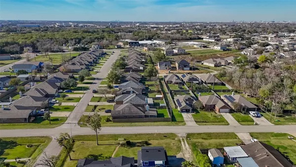 $2,300 | 71 North Forrest Avenue, La Porte, TX 77571