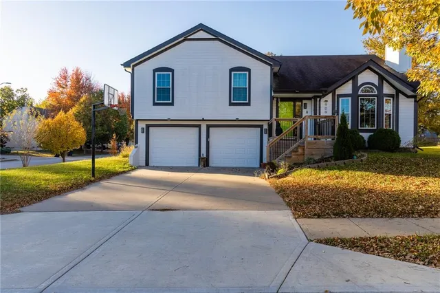 $399,000 | 909 Northeast 117th Terrace, Kansas City, MO 64155