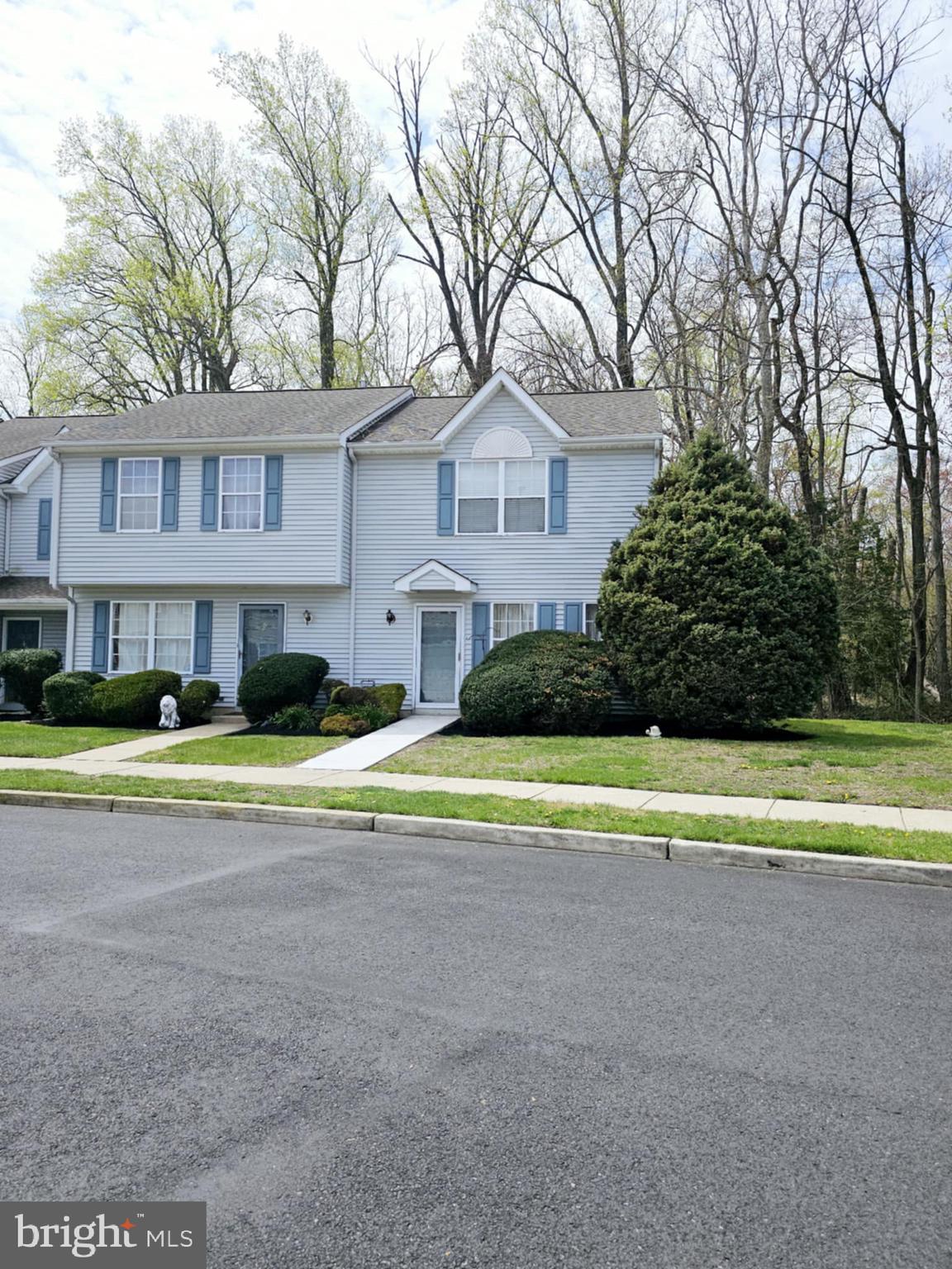 a view of an house with swimming pool