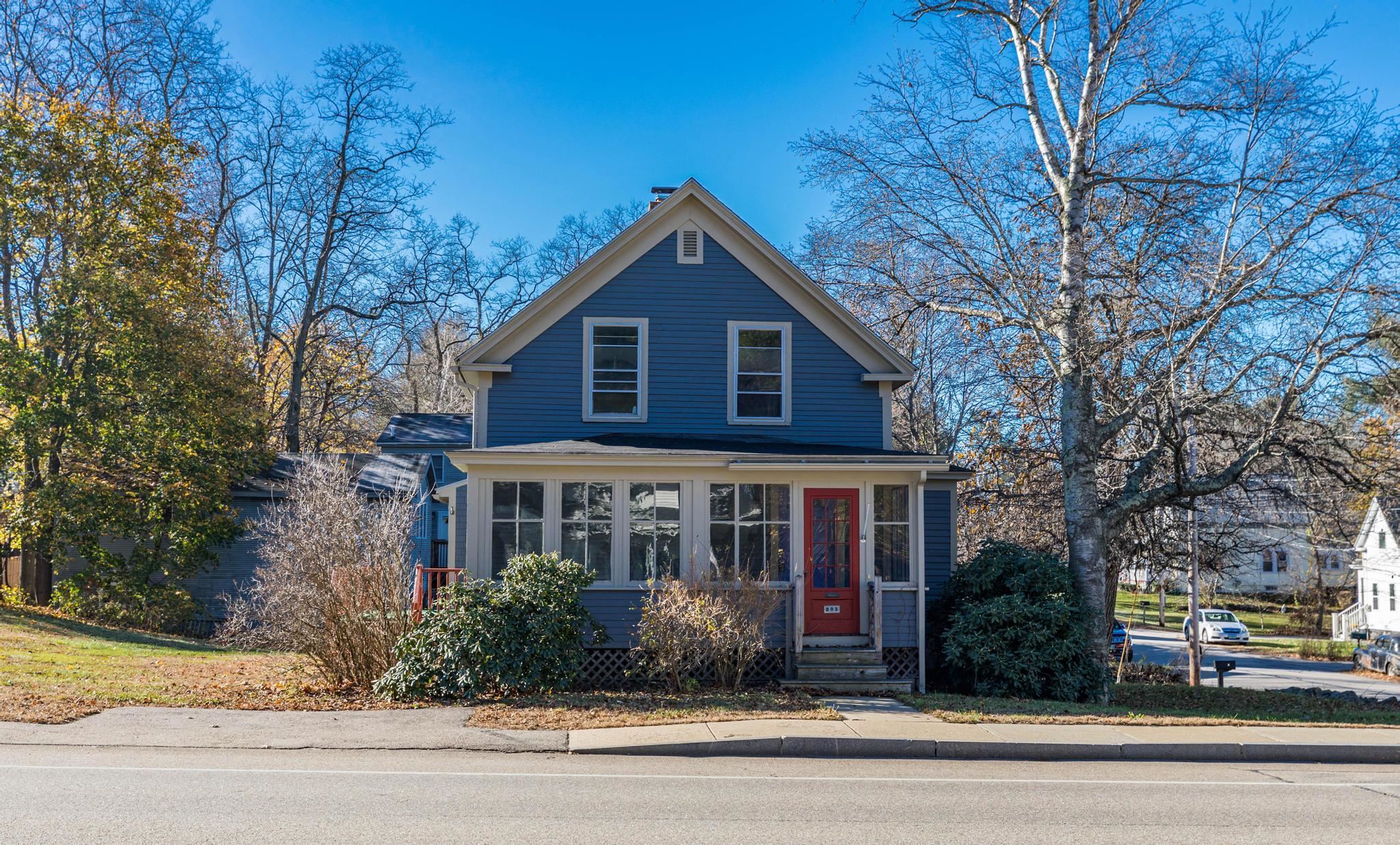 203 South Main Street Rochester, NH 03867 - Photo 1 of 39