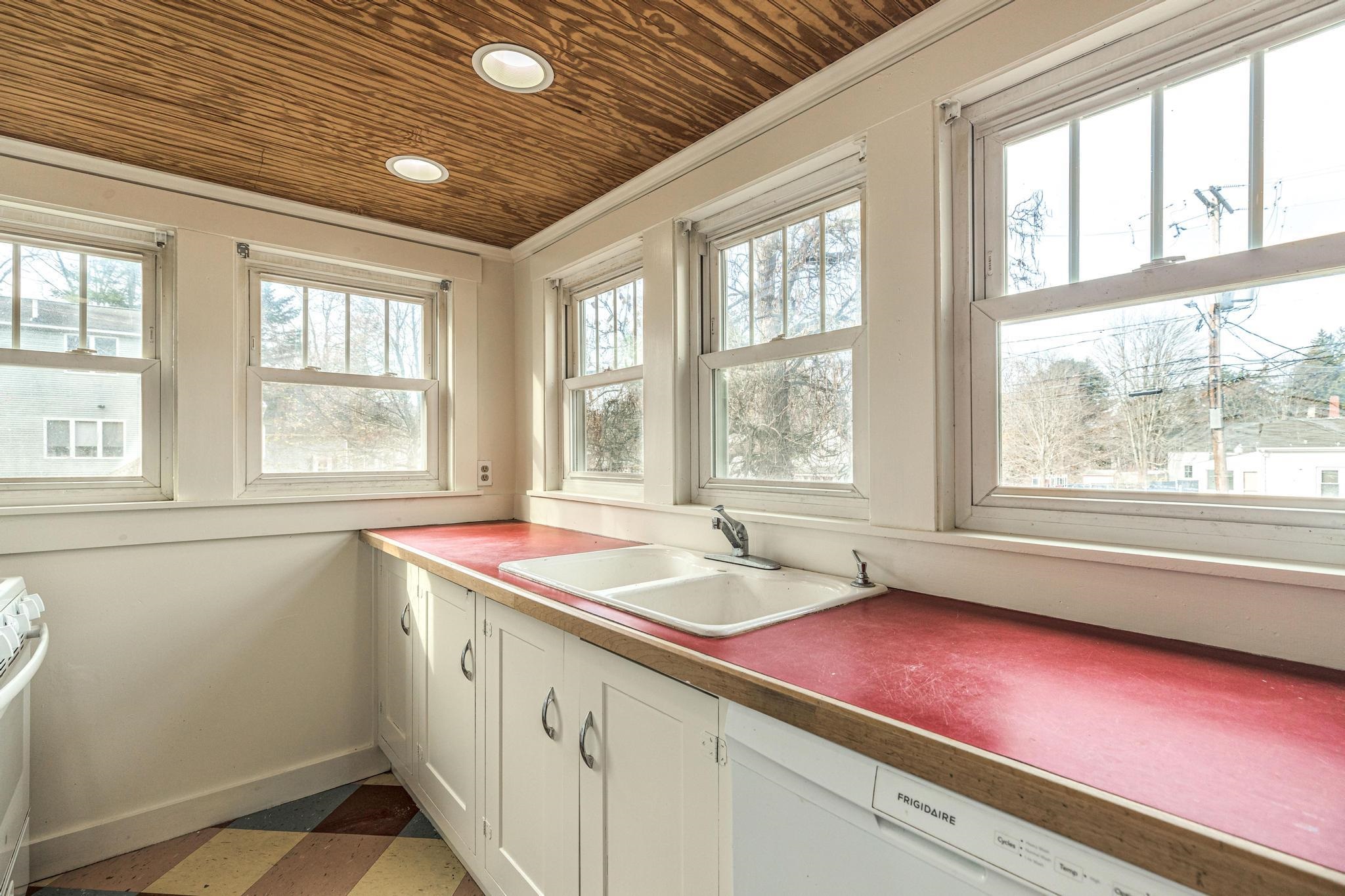 203 South Main Street Rochester, NH 03867 - Photo 16 of 39