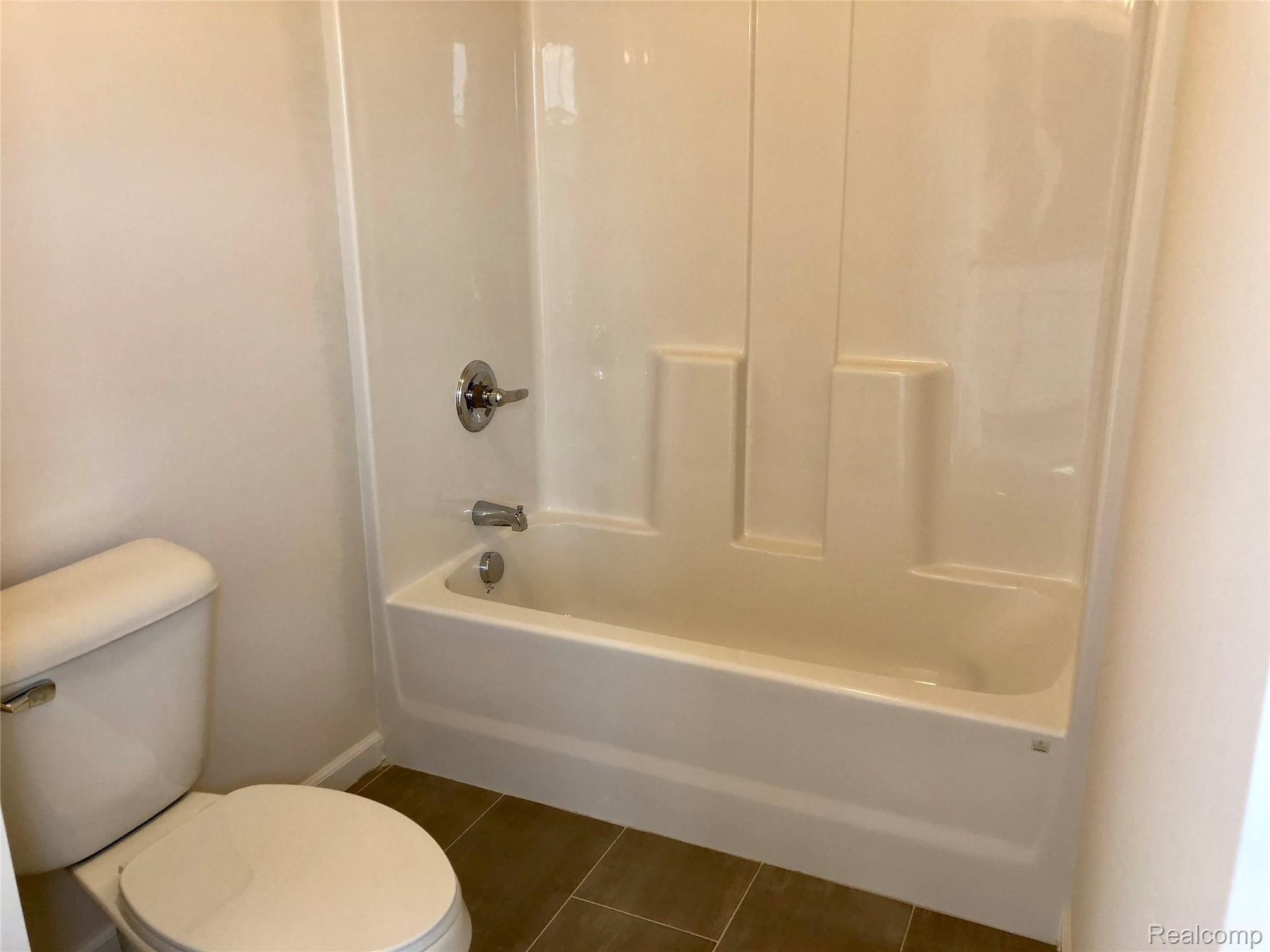 13404 Stamford Road Belleville, MI 48111 - Photo 21 of 24 Second Floor Bathroom