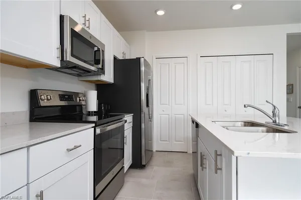 $2,200 | 14267 Oviedo Place, Fort Myers, FL 33905