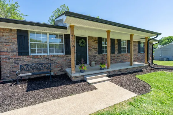 $299,999 | 709 Windsor Avenue, Lawrenceburg, TN 38464