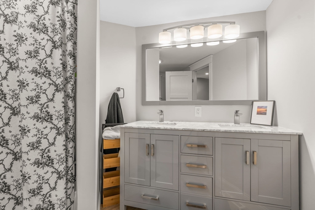16 Bosun's Lane Mashpee, MA 02649 - Photo 23 of 40