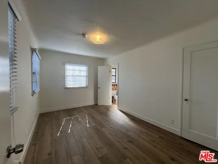 $3,600 | 4956 South San Vicente Boulevard, Los Angeles, CA 90019