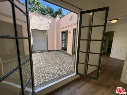 $3,600 | 4956 South San Vicente Boulevard, Los Angeles, CA 90019