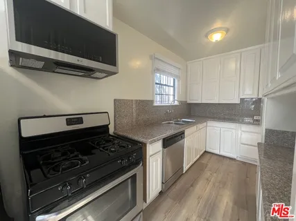 $3,600 | 4956 South San Vicente Boulevard, Los Angeles, CA 90019