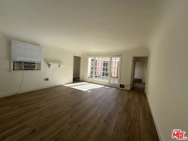 $3,600 | 4956 South San Vicente Boulevard, Los Angeles, CA 90019