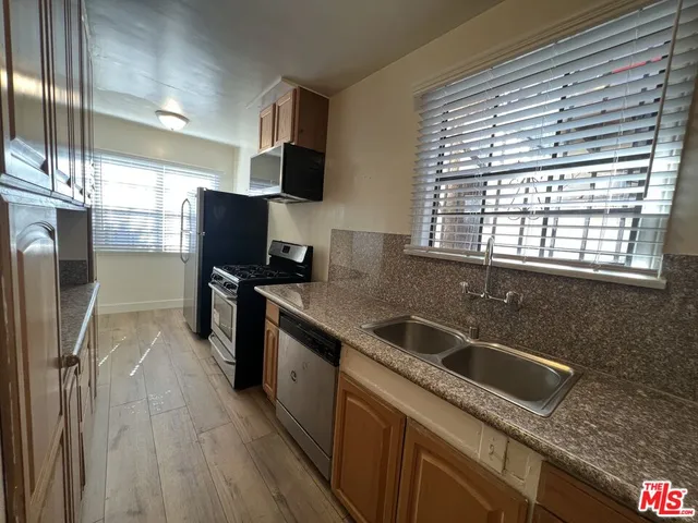 $3,600 | 4956 South San Vicente Boulevard, Los Angeles, CA 90019