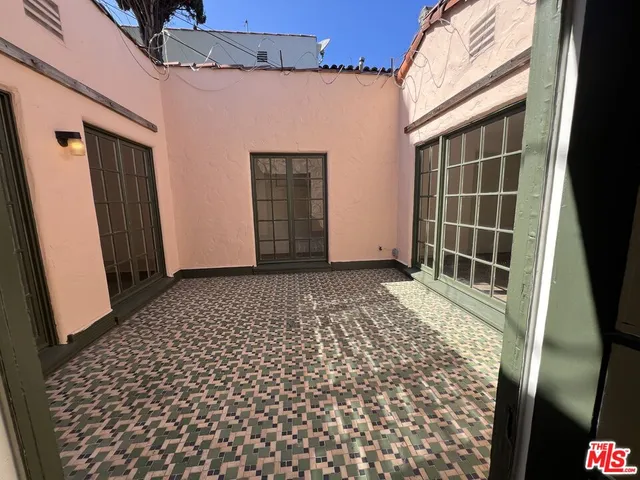 $3,600 | 4956 South San Vicente Boulevard, Los Angeles, CA 90019