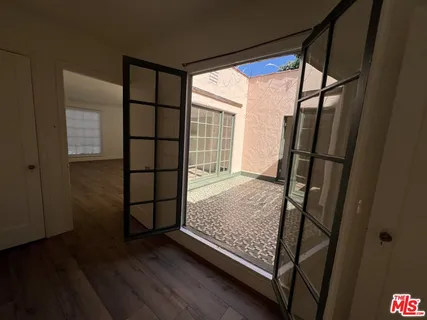 $3,600 | 4956 South San Vicente Boulevard, Los Angeles, CA 90019