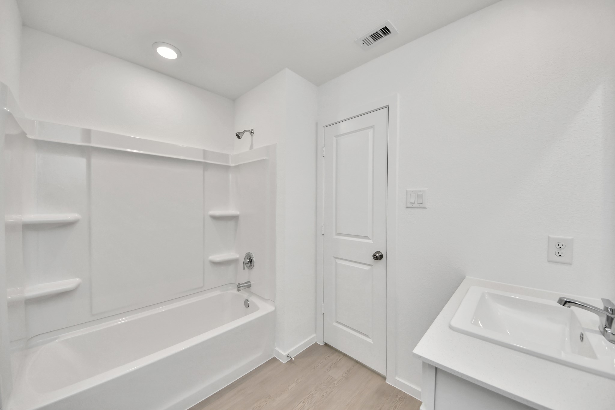 29643 Knollwood Bay Road Waller, TX 77484 - Photo 26 of 35 Secondary bathroom