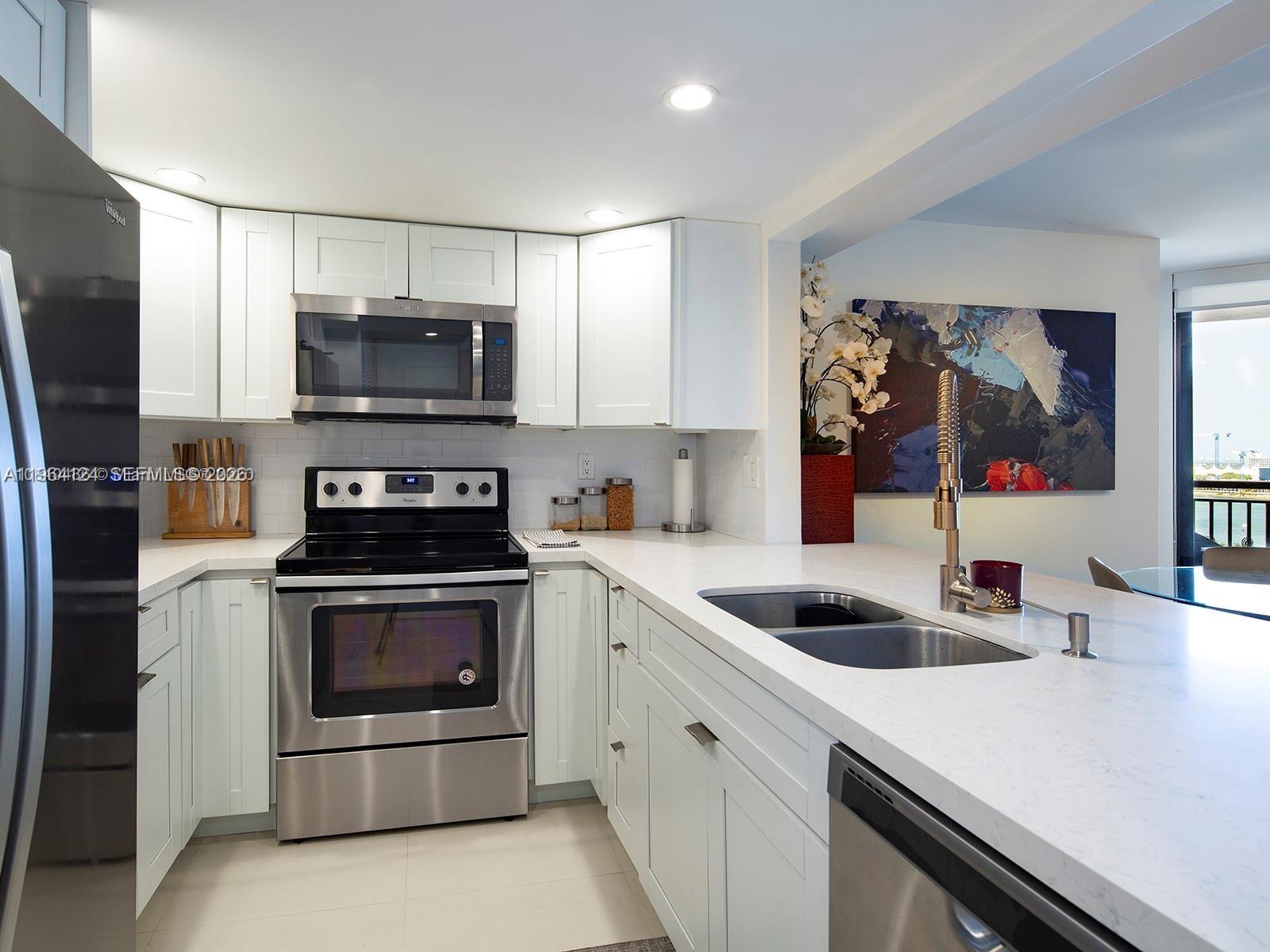 540 Brickell Key Drive, Unit 1504 Miami, FL 33131 - Photo 7 of 19