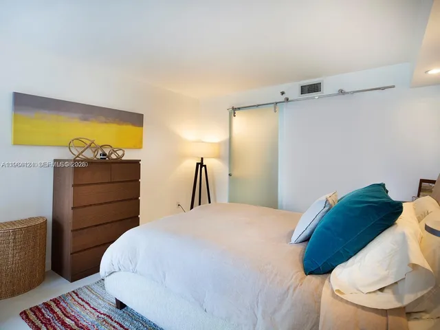 $3,000 | 540 Brickell Key Drive, Unit 1504, Miami, FL 33131