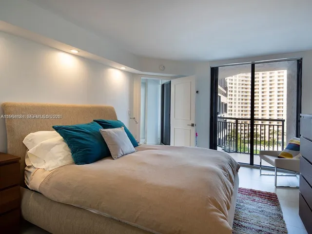 $3,000 | 540 Brickell Key Drive, Unit 1504, Miami, FL 33131